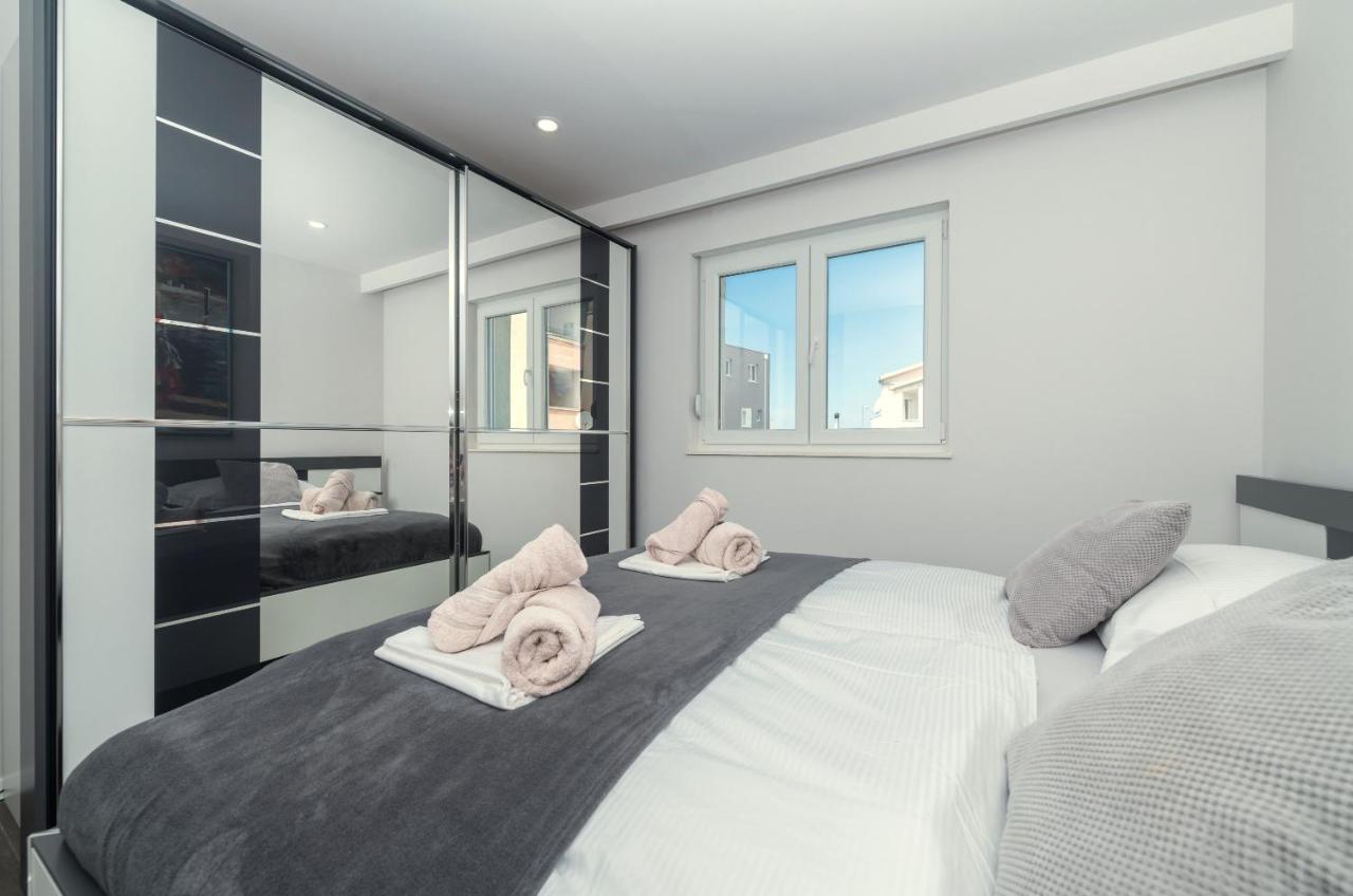 Luxury Apartment Purple Summer Sea View Makarska Exterior photo